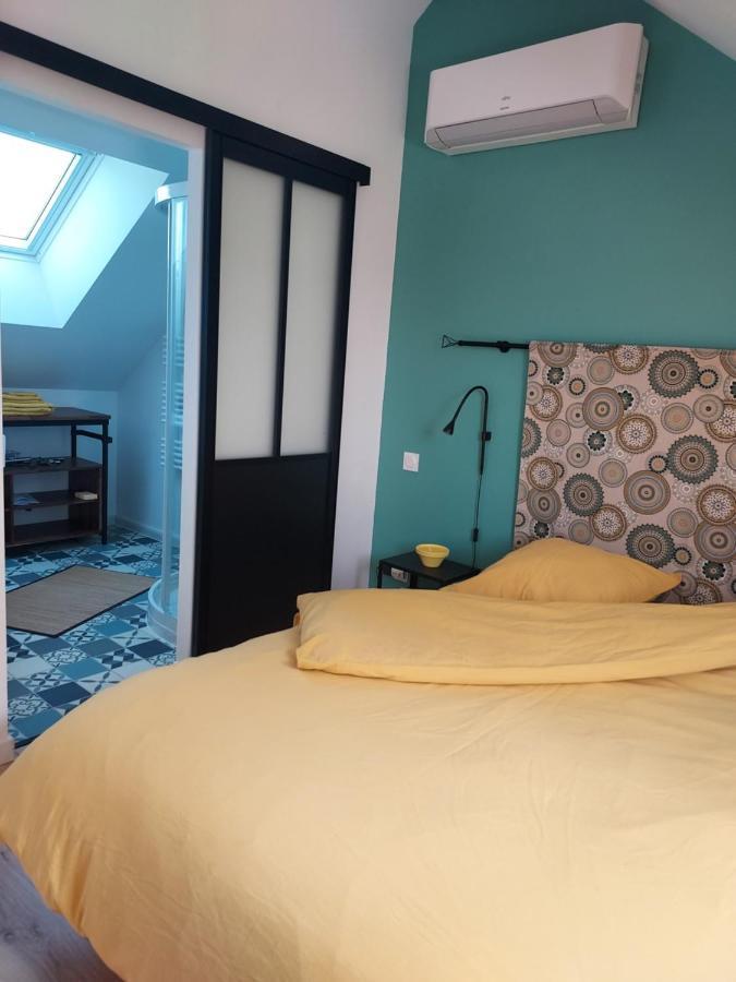En Pleine Campagne, Proche Du Mans - Chambre D'Hotes Fille Экстерьер фото